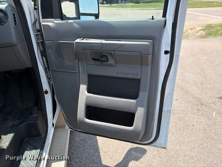 image for item FM7557 2012 Ford E350 Super Duty utility van