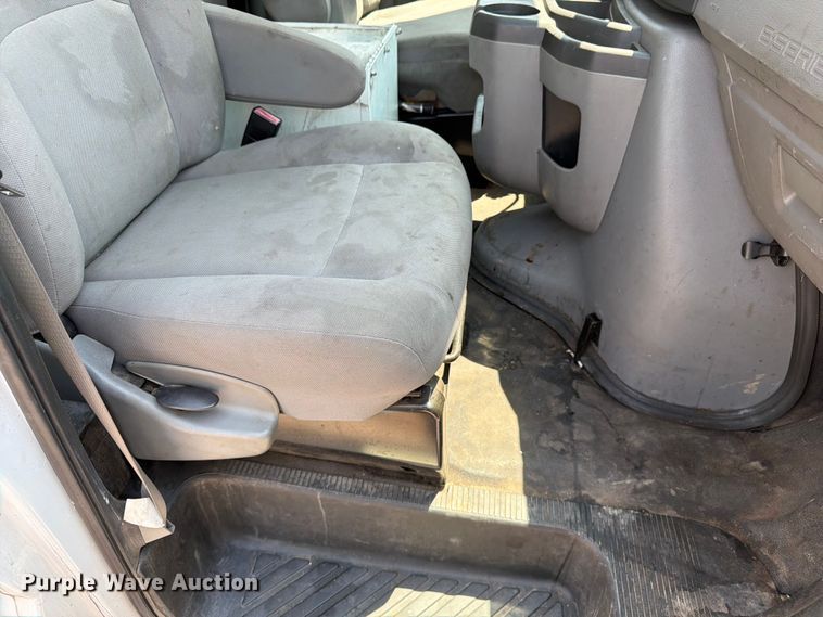 image for item FM7557 2012 Ford E350 Super Duty utility van
