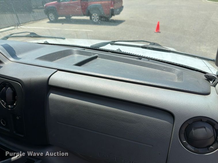 image for item FM7557 2012 Ford E350 Super Duty utility van