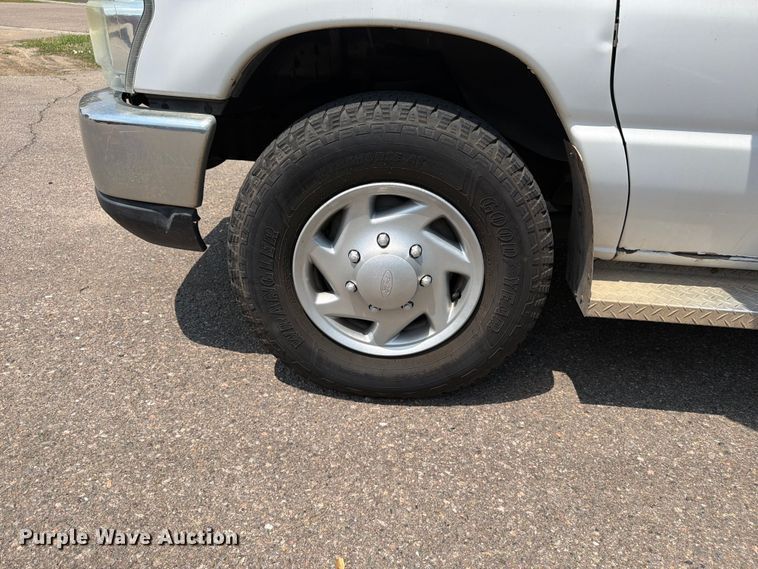image for item FM7557 2012 Ford E350 Super Duty utility van