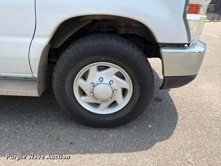 image for item FM7557 2012 Ford E350 Super Duty utility van