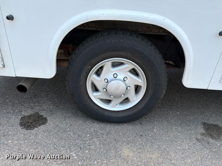 image for item FM7557 2012 Ford E350 Super Duty utility van