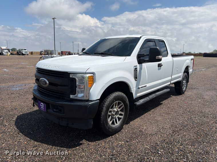 image for item FM7562 2017 Ford F250 Super Duty XL Ext. Cab pickup truck
