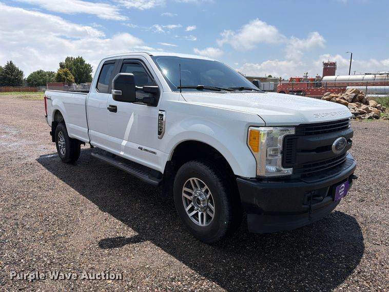 image for item FM7562 2017 Ford F250 Super Duty XL Ext. Cab pickup truck