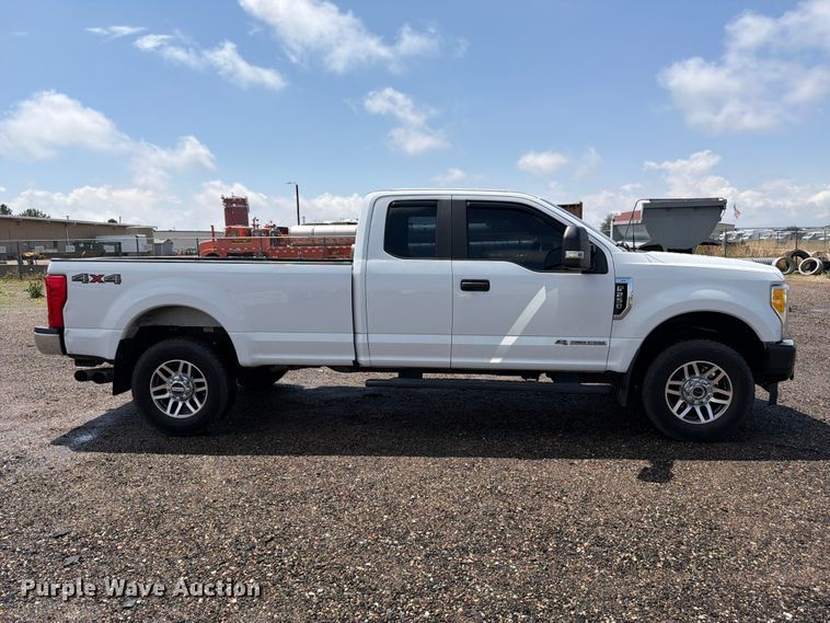 image for item FM7562 2017 Ford F250 Super Duty XL Ext. Cab pickup truck