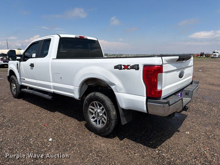 image for item FM7562 2017 Ford F250 Super Duty XL Ext. Cab pickup truck