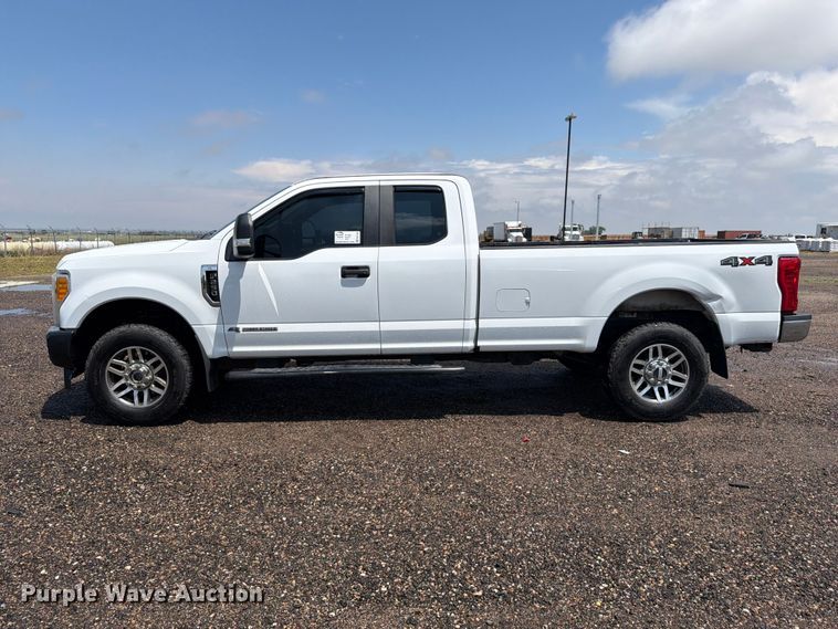 image for item FM7562 2017 Ford F250 Super Duty XL Ext. Cab pickup truck