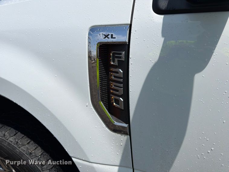 image for item FM7562 2017 Ford F250 Super Duty XL Ext. Cab pickup truck
