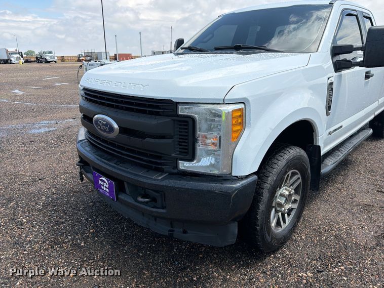 image for item FM7562 2017 Ford F250 Super Duty XL Ext. Cab pickup truck