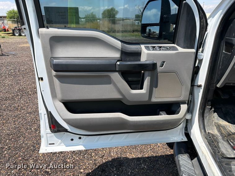 image for item FM7562 2017 Ford F250 Super Duty XL Ext. Cab pickup truck