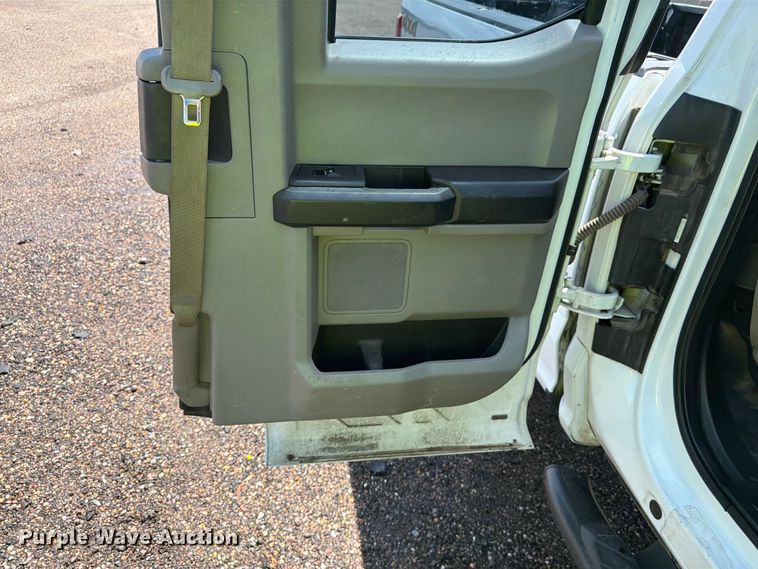 image for item FM7562 2017 Ford F250 Super Duty XL Ext. Cab pickup truck