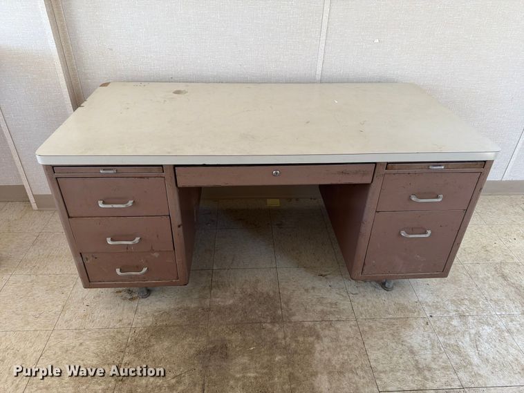image for item NJ9049 1995 Miller 832 mobile office