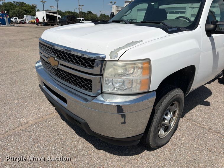 image for item NJ9063 2011 Chevrolet Silverado 2500 pickup truck cab and chassis