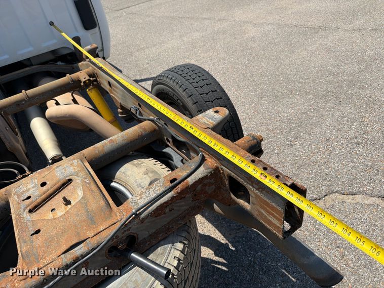 image for item NJ9063 2011 Chevrolet Silverado 2500 pickup truck cab and chassis