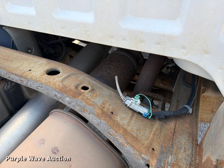 image for item NJ9063 2011 Chevrolet Silverado 2500 pickup truck cab and chassis