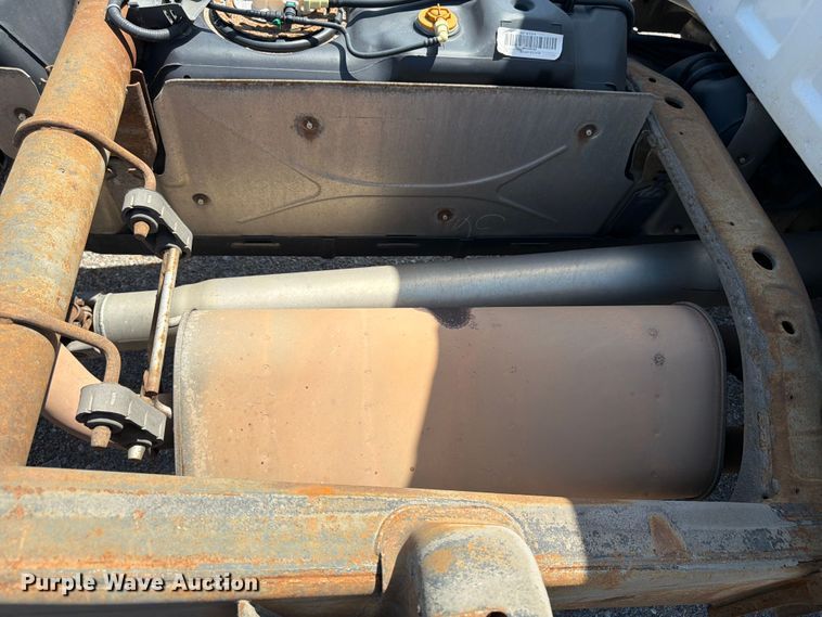 image for item NJ9063 2011 Chevrolet Silverado 2500 pickup truck cab and chassis