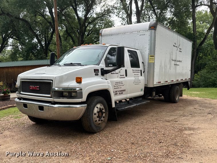 image for item NJ9166 2006 GMC C5500 Crew Cab box truck