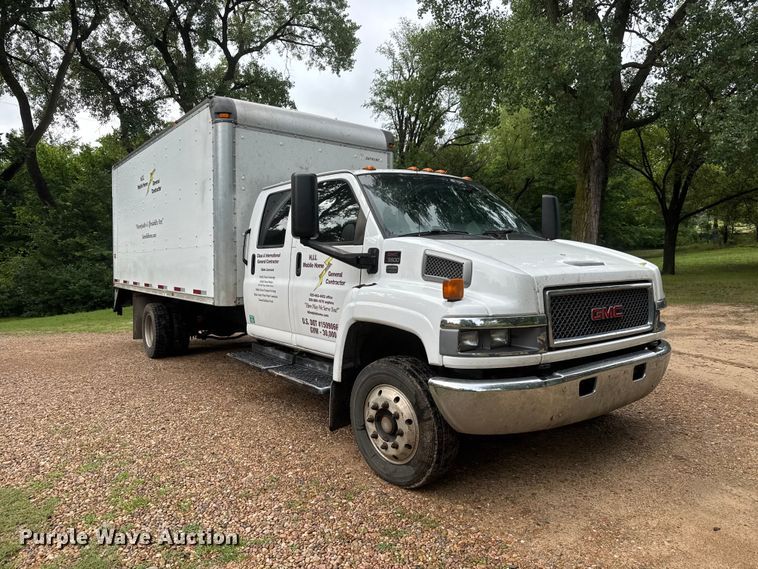 image for item NJ9166 2006 GMC C5500 Crew Cab box truck