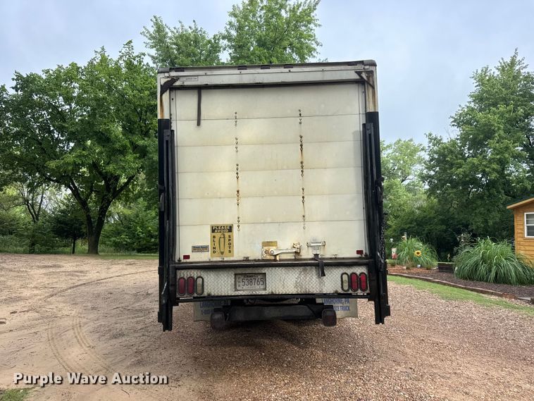 image for item NJ9166 2006 GMC C5500 Crew Cab box truck