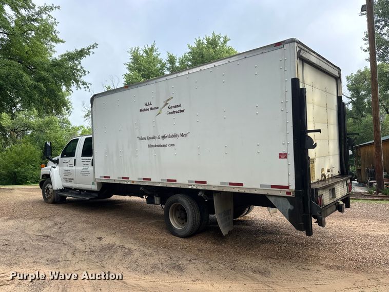 image for item NJ9166 2006 GMC C5500 Crew Cab box truck