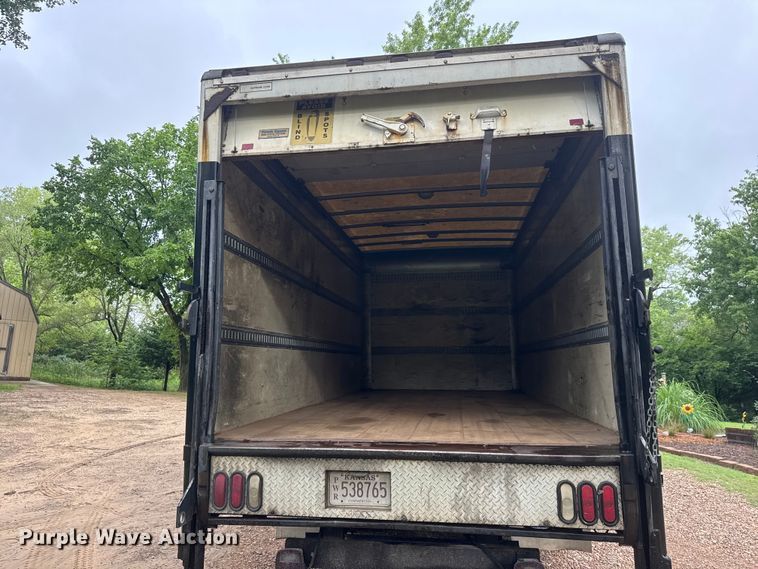 image for item NJ9166 2006 GMC C5500 Crew Cab box truck