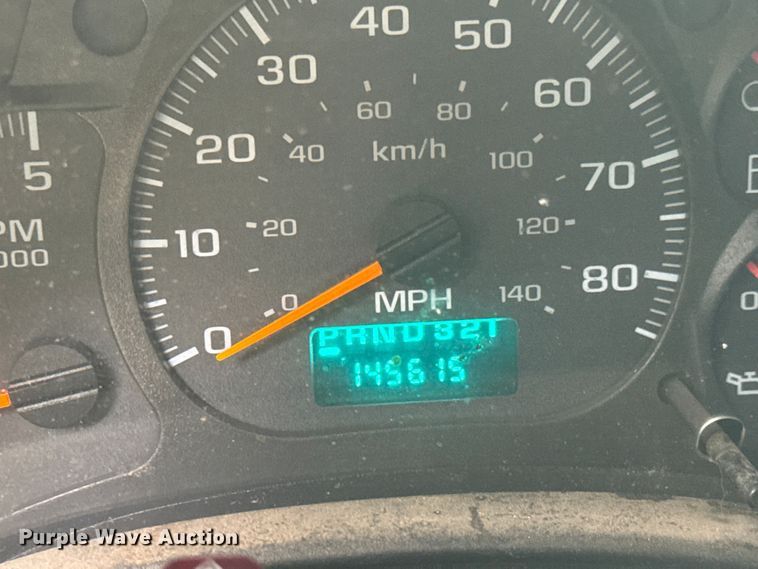 image for item NJ9166 2006 GMC C5500 Crew Cab box truck