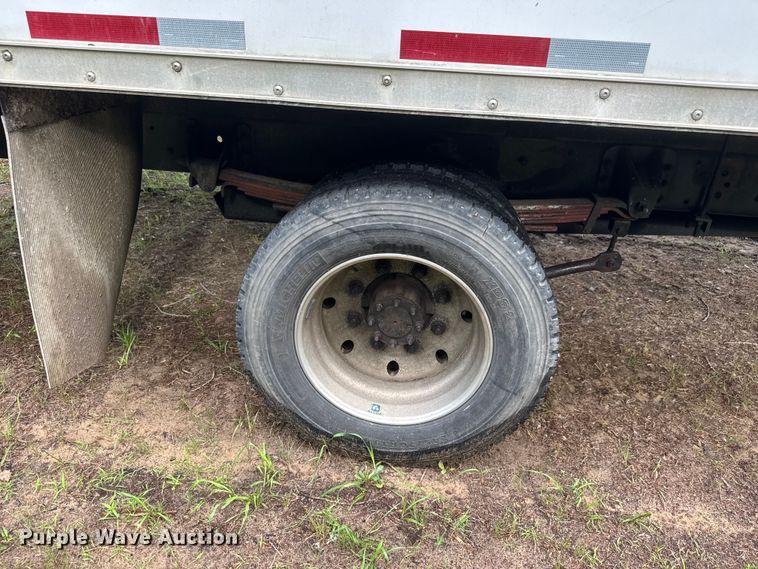 image for item NJ9166 2006 GMC C5500 Crew Cab box truck