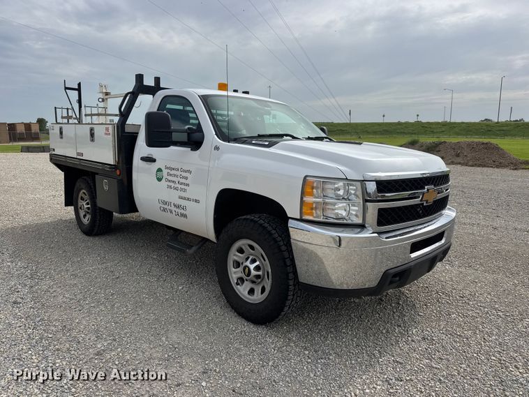 image for item NJ9196 2012 Chevrolet Silverado 3500HD flatbed pickup truck