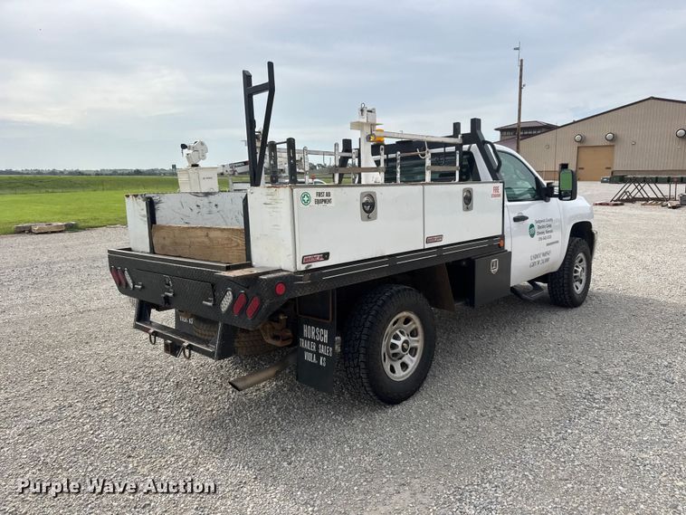 image for item NJ9196 2012 Chevrolet Silverado 3500HD flatbed pickup truck