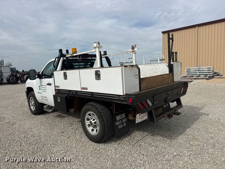 image for item NJ9196 2012 Chevrolet Silverado 3500HD flatbed pickup truck
