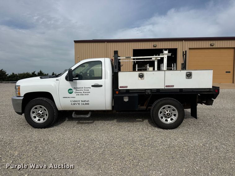 image for item NJ9196 2012 Chevrolet Silverado 3500HD flatbed pickup truck