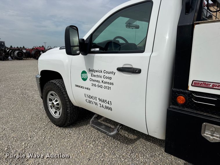 image for item NJ9196 2012 Chevrolet Silverado 3500HD flatbed pickup truck