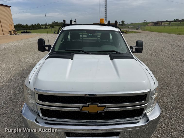 image for item NJ9196 2012 Chevrolet Silverado 3500HD flatbed pickup truck
