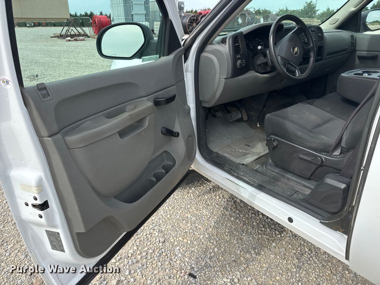 image for item NJ9197 2012 Chevrolet Silverado 1500 Ext. Cab pickup truck