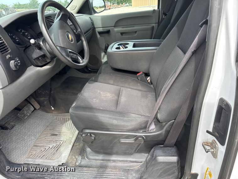 image for item NJ9197 2012 Chevrolet Silverado 1500 Ext. Cab pickup truck