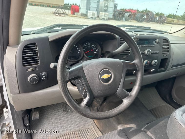 image for item NJ9197 2012 Chevrolet Silverado 1500 Ext. Cab pickup truck
