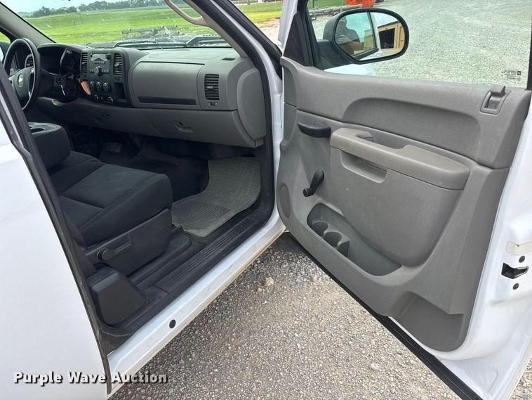image for item NJ9197 2012 Chevrolet Silverado 1500 Ext. Cab pickup truck