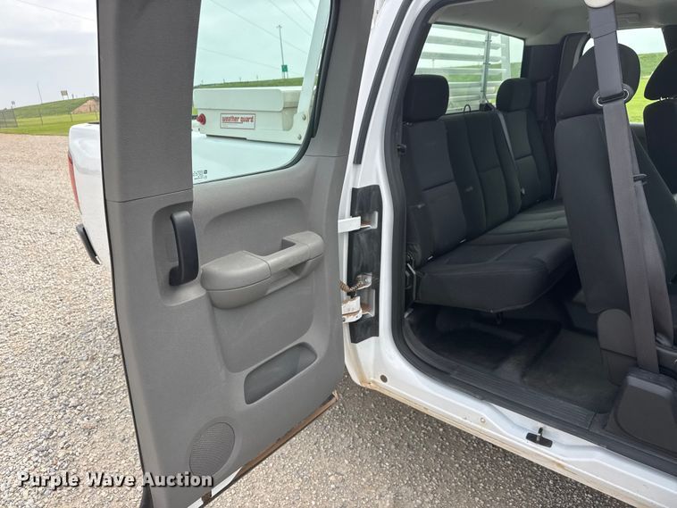 image for item NJ9197 2012 Chevrolet Silverado 1500 Ext. Cab pickup truck
