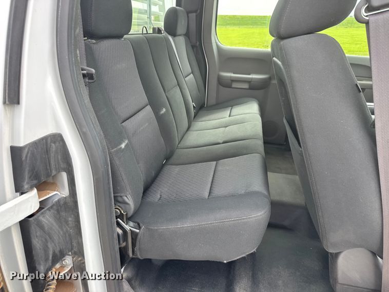 image for item NJ9197 2012 Chevrolet Silverado 1500 Ext. Cab pickup truck