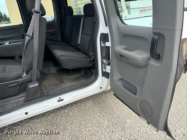 image for item NJ9197 2012 Chevrolet Silverado 1500 Ext. Cab pickup truck