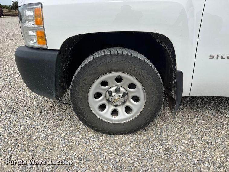 image for item NJ9197 2012 Chevrolet Silverado 1500 Ext. Cab pickup truck