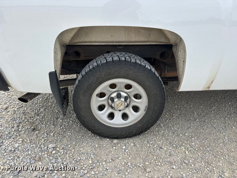image for item NJ9197 2012 Chevrolet Silverado 1500 Ext. Cab pickup truck