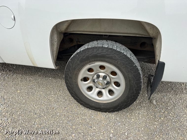 image for item NJ9197 2012 Chevrolet Silverado 1500 Ext. Cab pickup truck