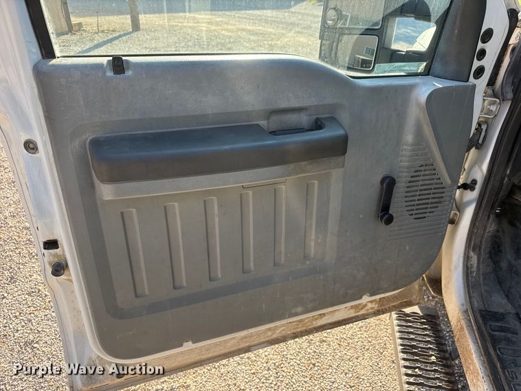 image for item NJ9243 2014 Ford F250 Super Duty pickup truck