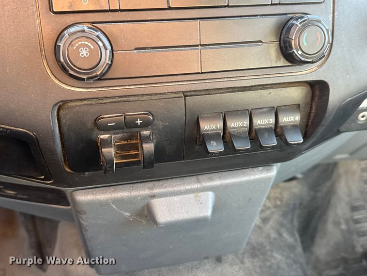 image for item NJ9243 2014 Ford F250 Super Duty pickup truck