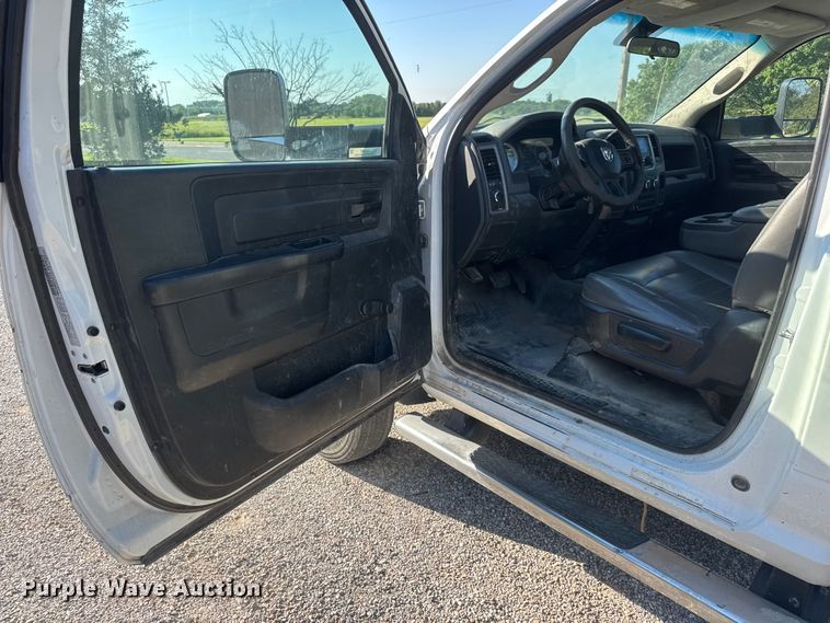 image for item NJ9244 2017 RAM 5500 truck cab and chassis
