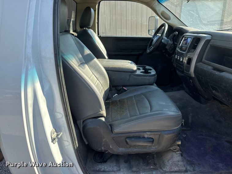 image for item NJ9244 2017 RAM 5500 truck cab and chassis