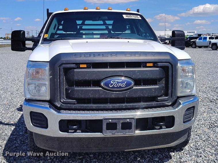 image for item YA2836 2015 Ford F350 Super Duty flatbed pickup truck