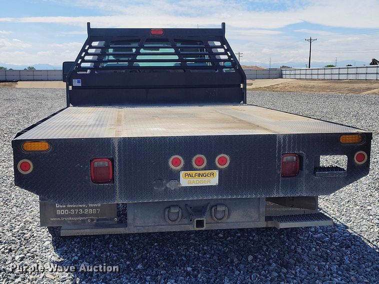 image for item YA2836 2015 Ford F350 Super Duty flatbed pickup truck