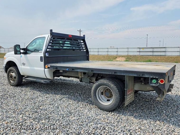 image for item YA2836 2015 Ford F350 Super Duty flatbed pickup truck